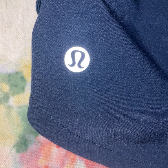 Lululemon! Navy Speed Ups Low-Rise 2.5 Length Size 8 - Picture 4 of 4